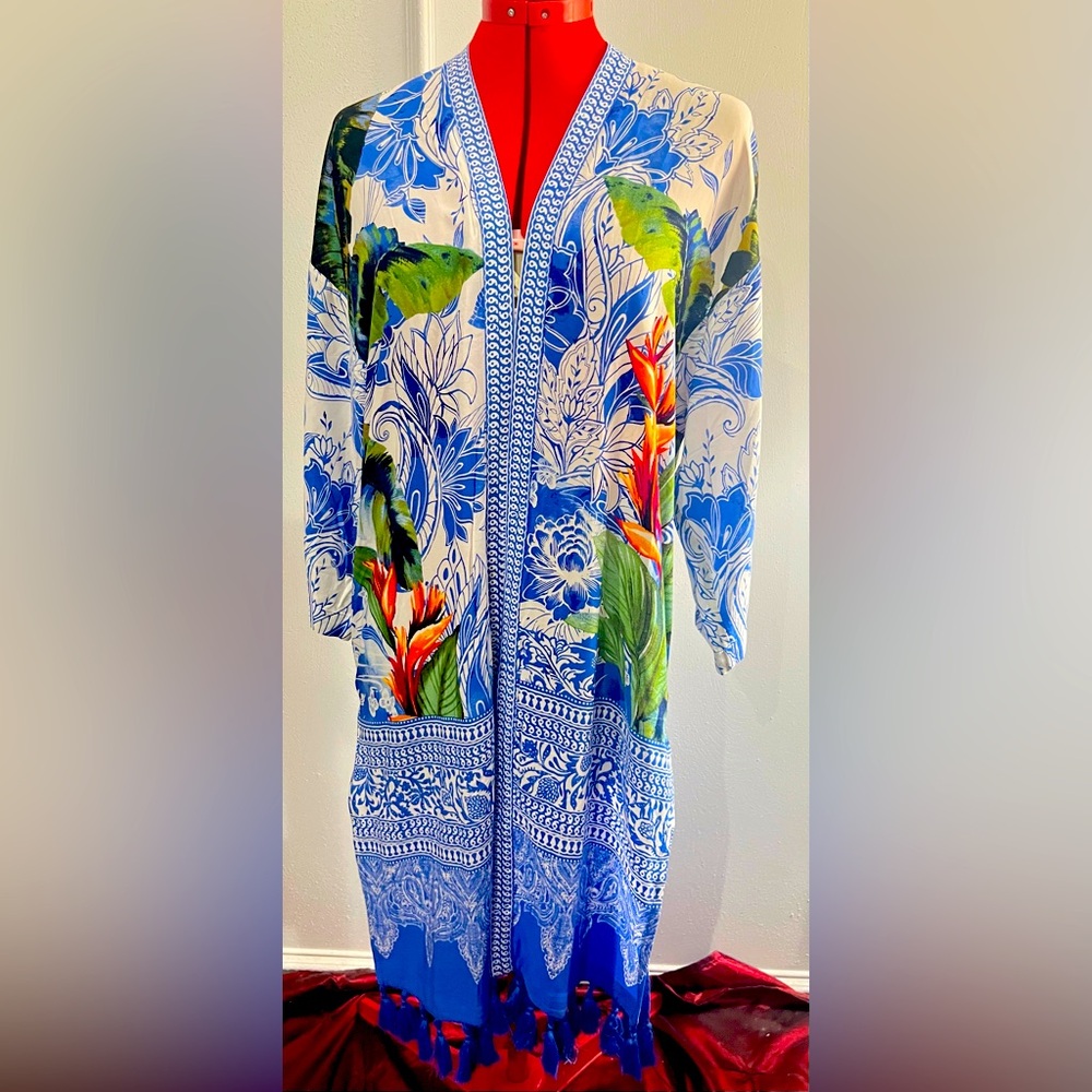 brand new with tags Chico's Blue and White Floral Kimono duster